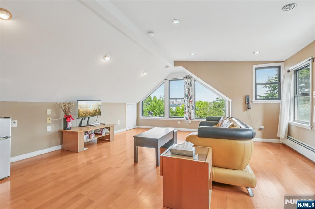 32 Hudson Terrace