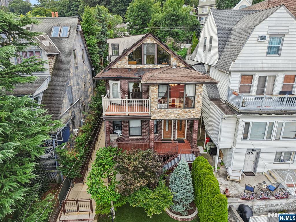 32 Hudson Terrace