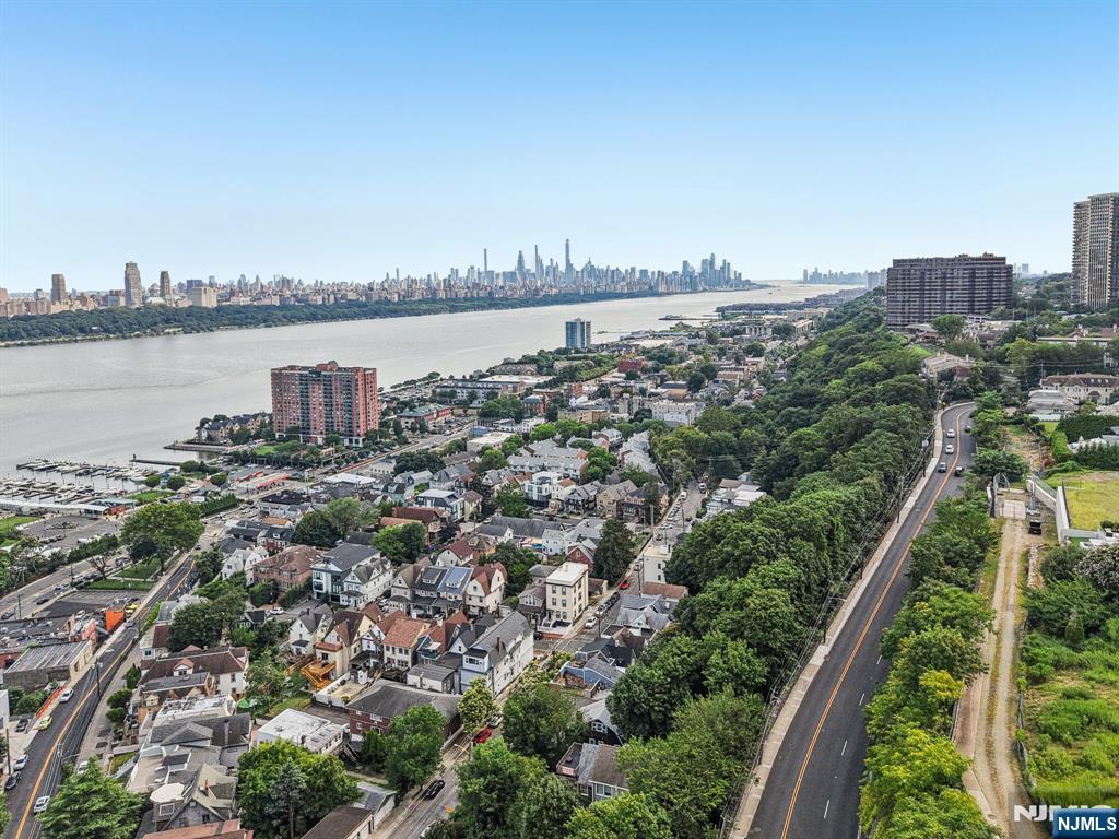 32 Hudson Terrace