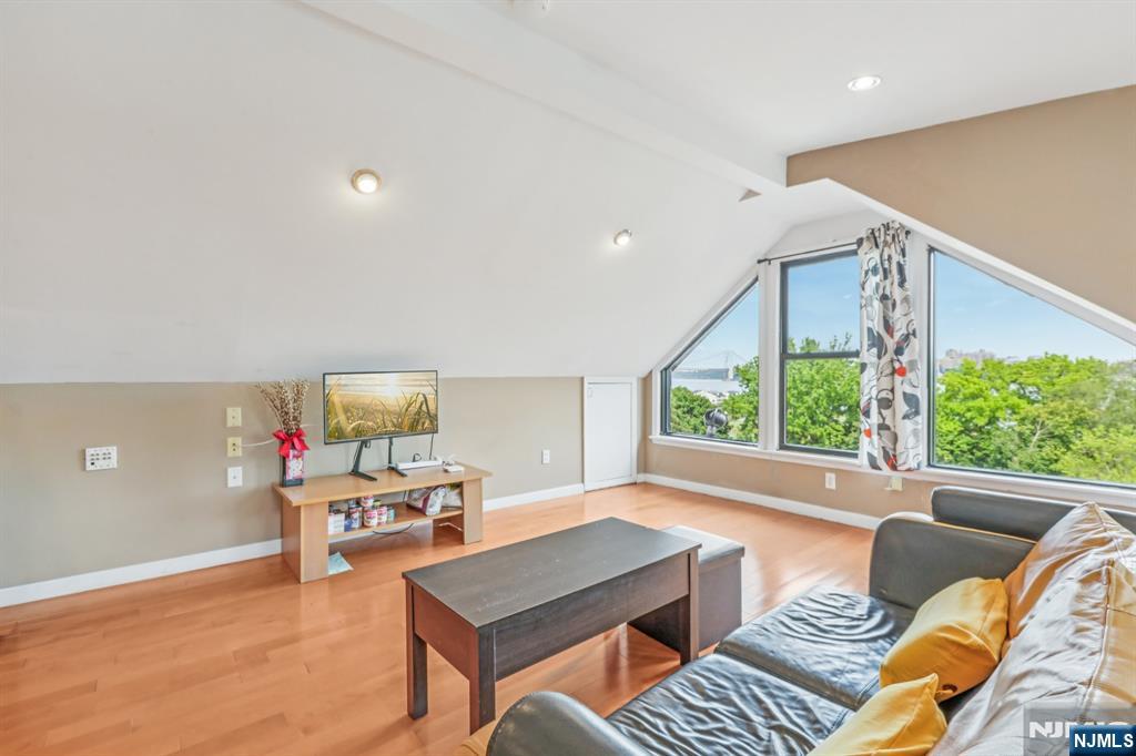 32 Hudson Terrace