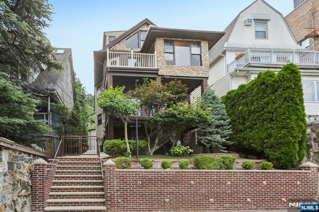 32 Hudson Terrace