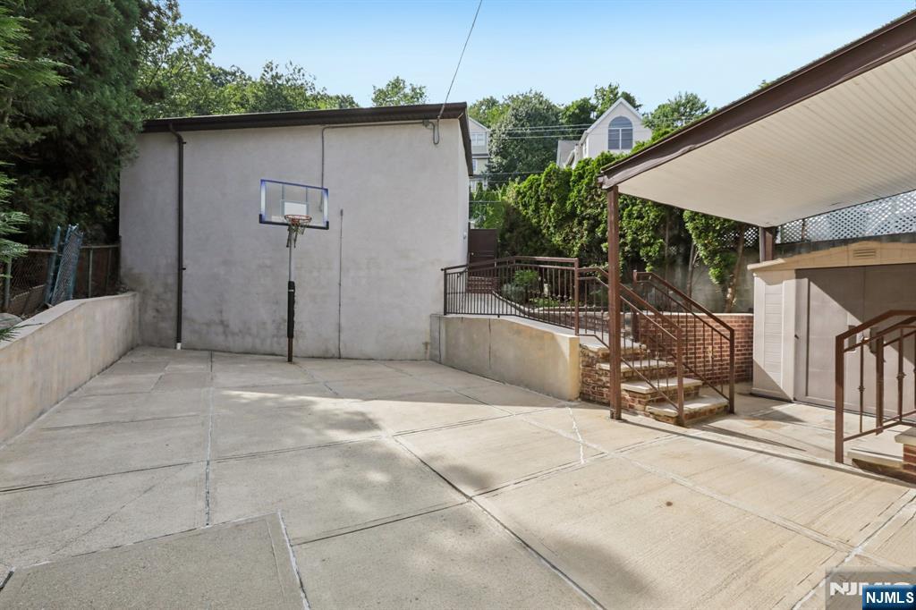 32 Hudson Terrace