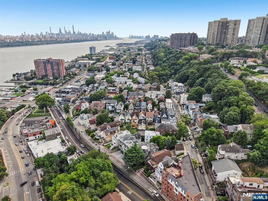32 Hudson Terrace