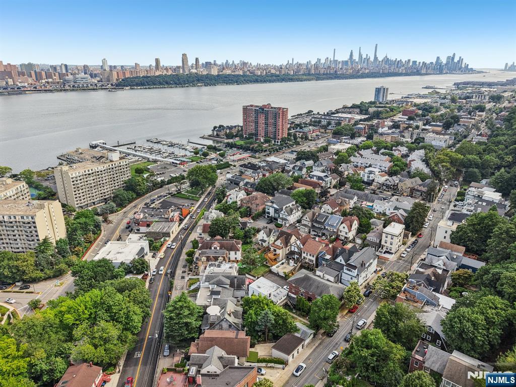 32 Hudson Terrace