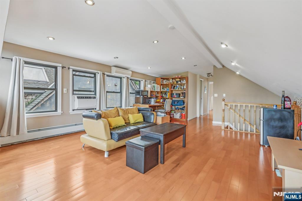 32 Hudson Terrace