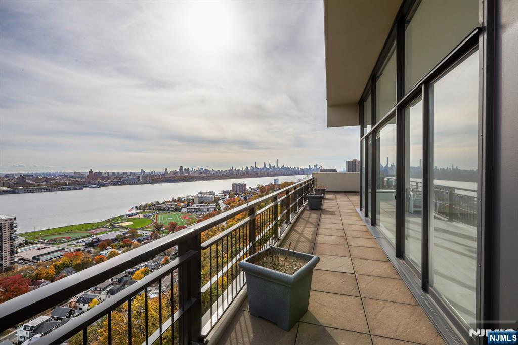 1 Horizon Street PH 1