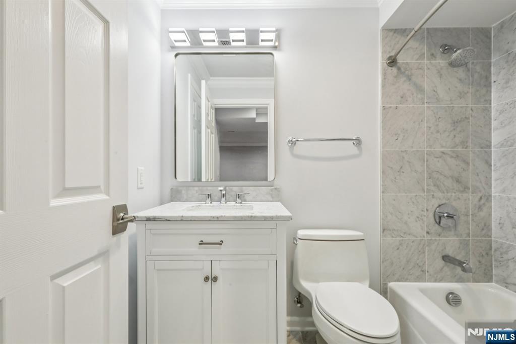 30 Cortland Place