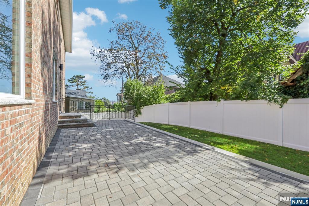 30 Cortland Place