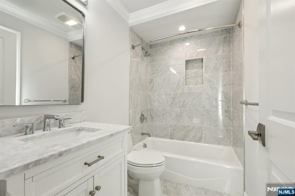 30 Cortland Place