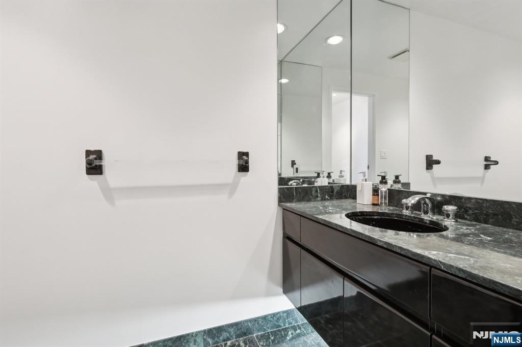 900 Palisade Avenue 4J