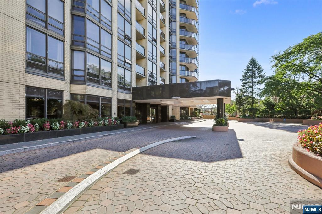 900 Palisade Avenue 4J
