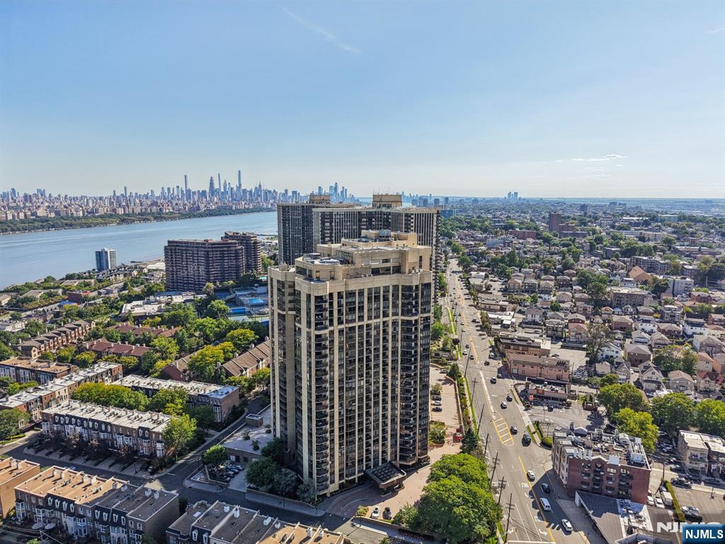 900 Palisade Avenue 4J