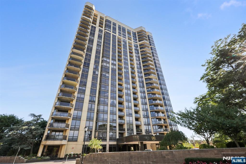 900 Palisade Avenue 4J