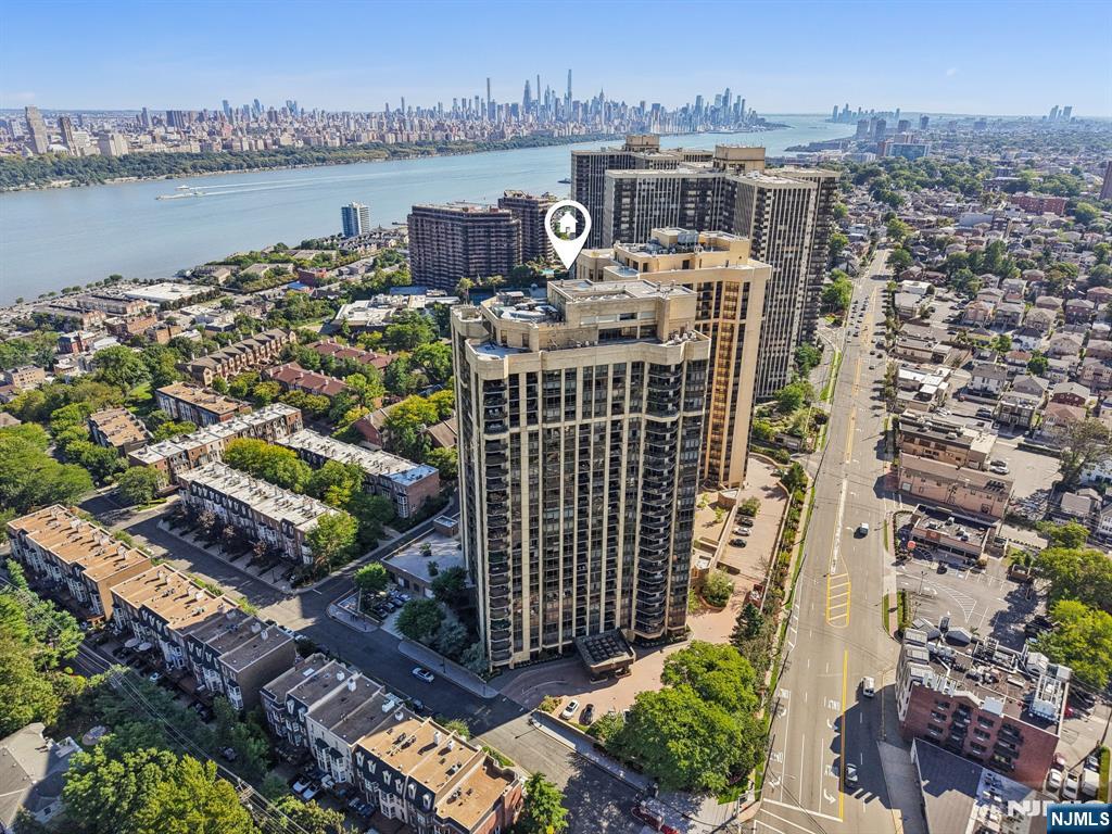 900 Palisade Avenue 4J