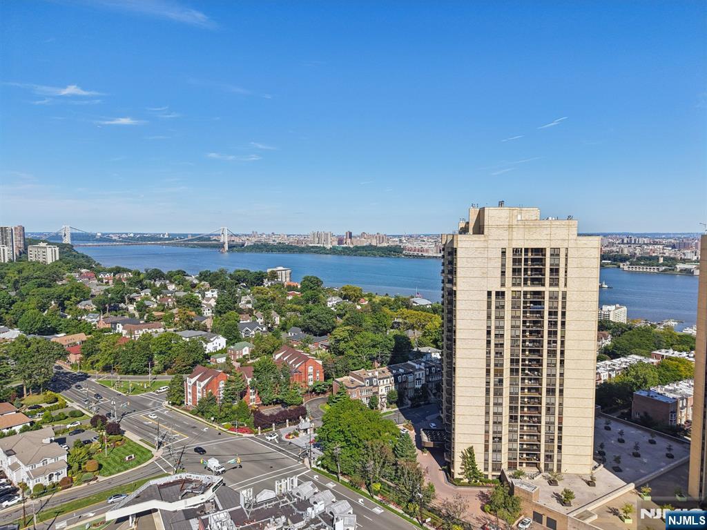 900 Palisade Avenue 4J