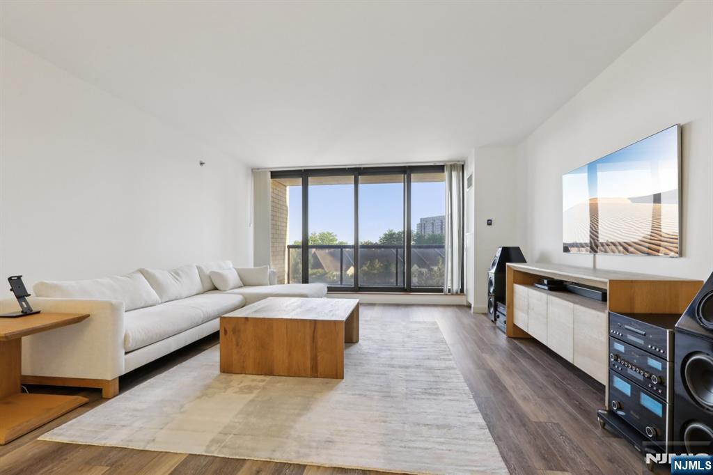 900 Palisade Avenue 4J