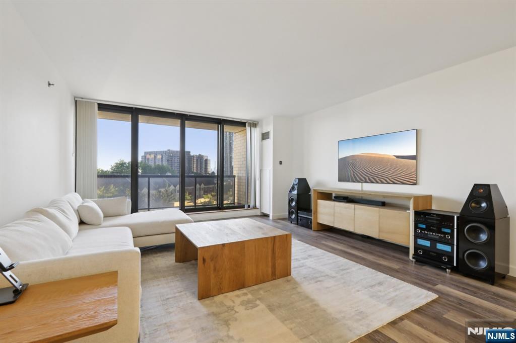 900 Palisade Avenue 4J