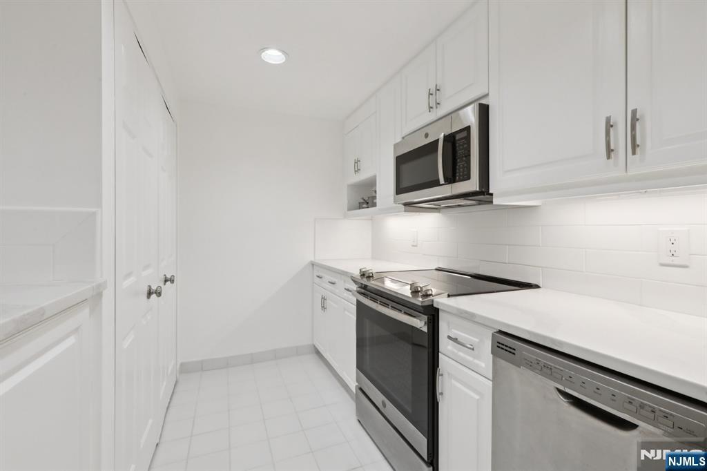 900 Palisade Avenue 4J