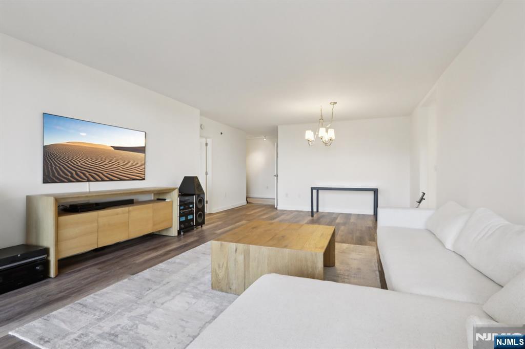 900 Palisade Avenue 4J