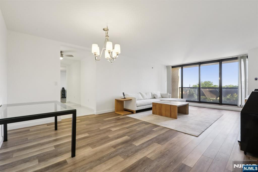 900 Palisade Avenue 4J