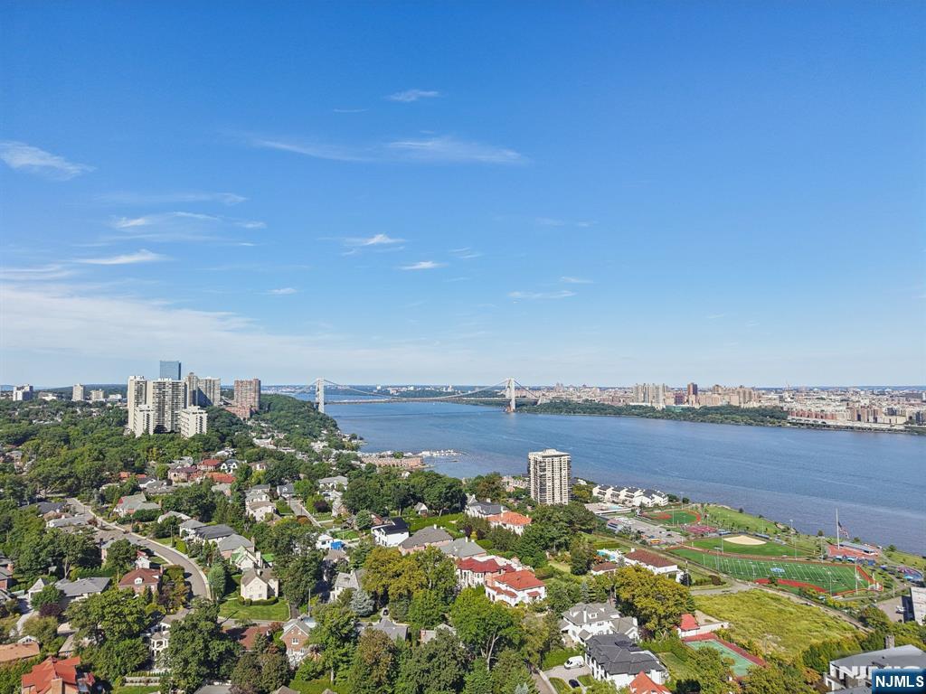 900 Palisade Avenue 4J