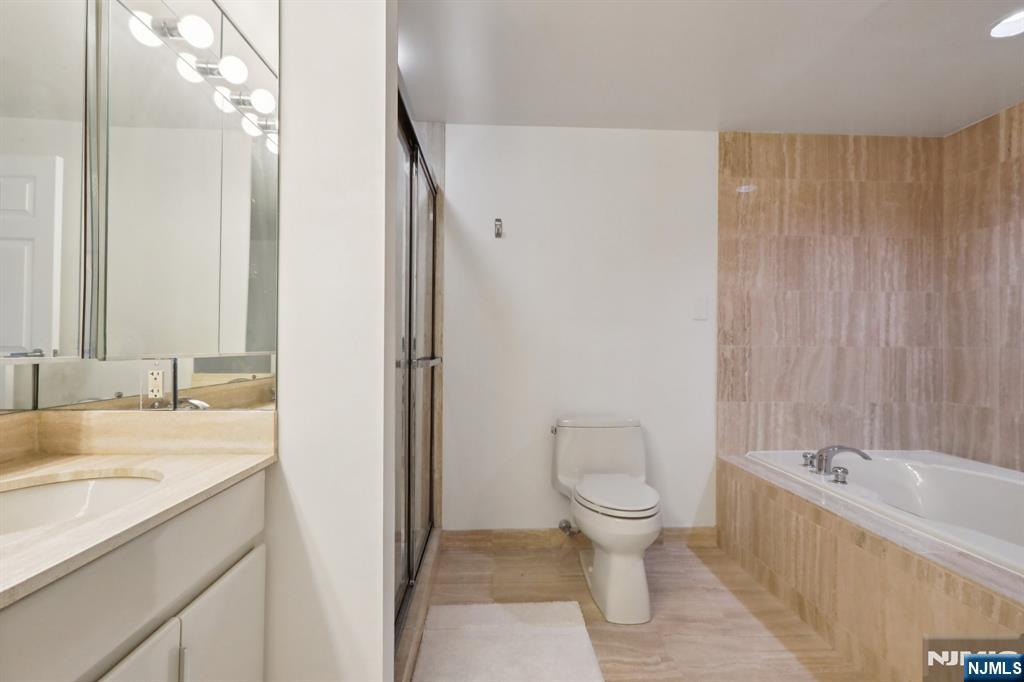 900 Palisade Avenue 4J