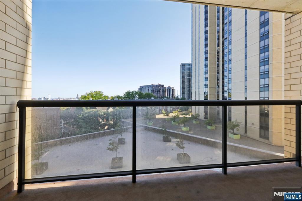 900 Palisade Avenue 4J