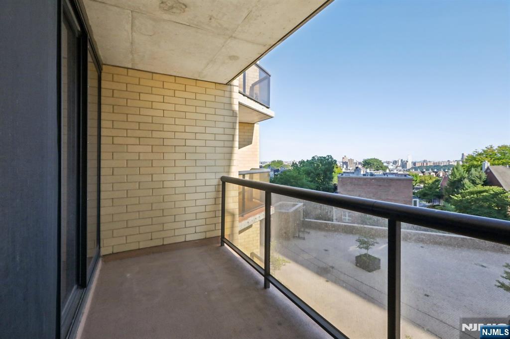 900 Palisade Avenue 4J