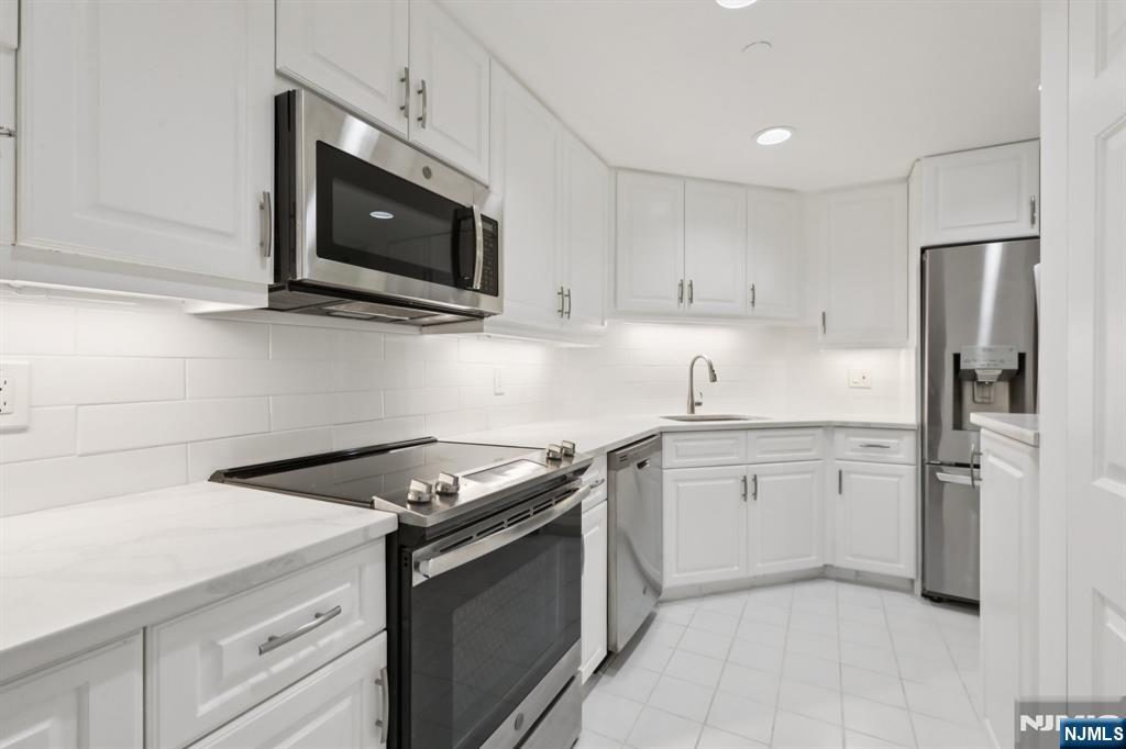 900 Palisade Avenue 4J