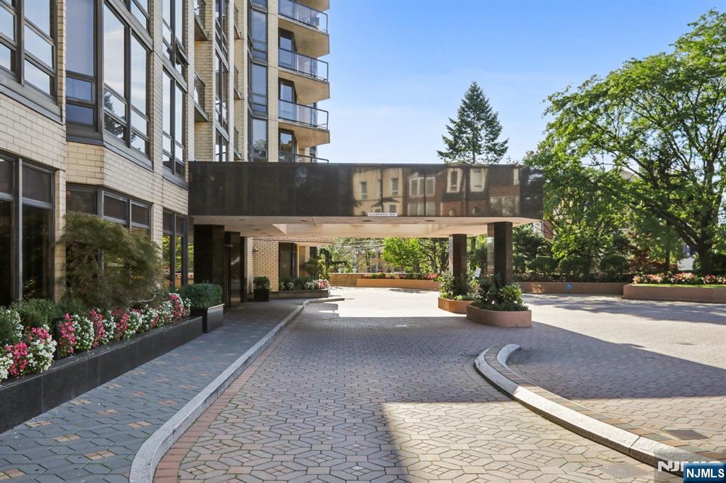 900 Palisade Avenue 4J