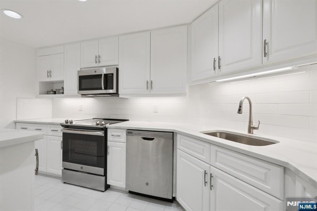 900 Palisade Avenue 4J