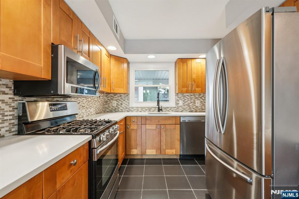 676 Kingsbridge Lane