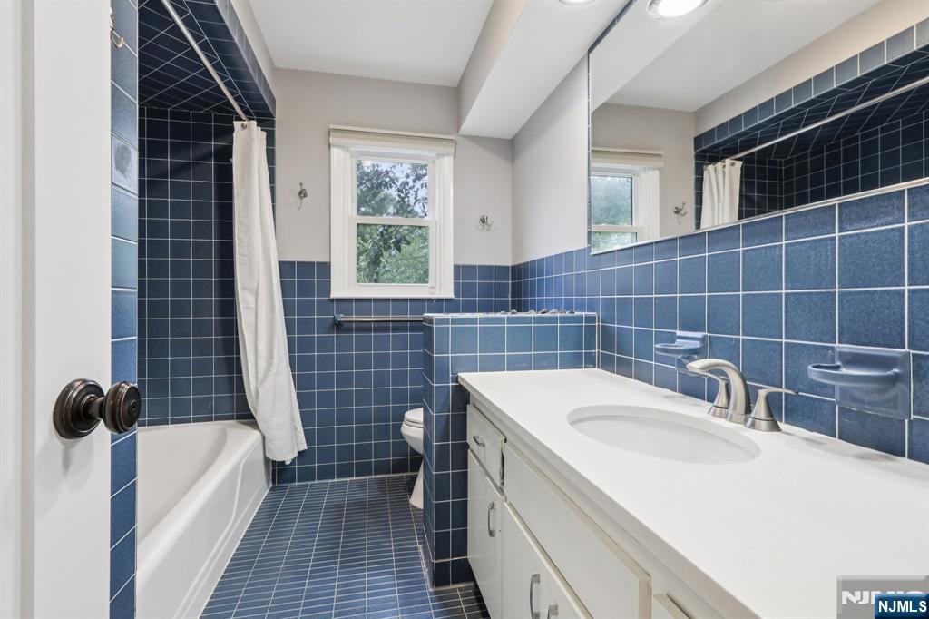 676 Kingsbridge Lane