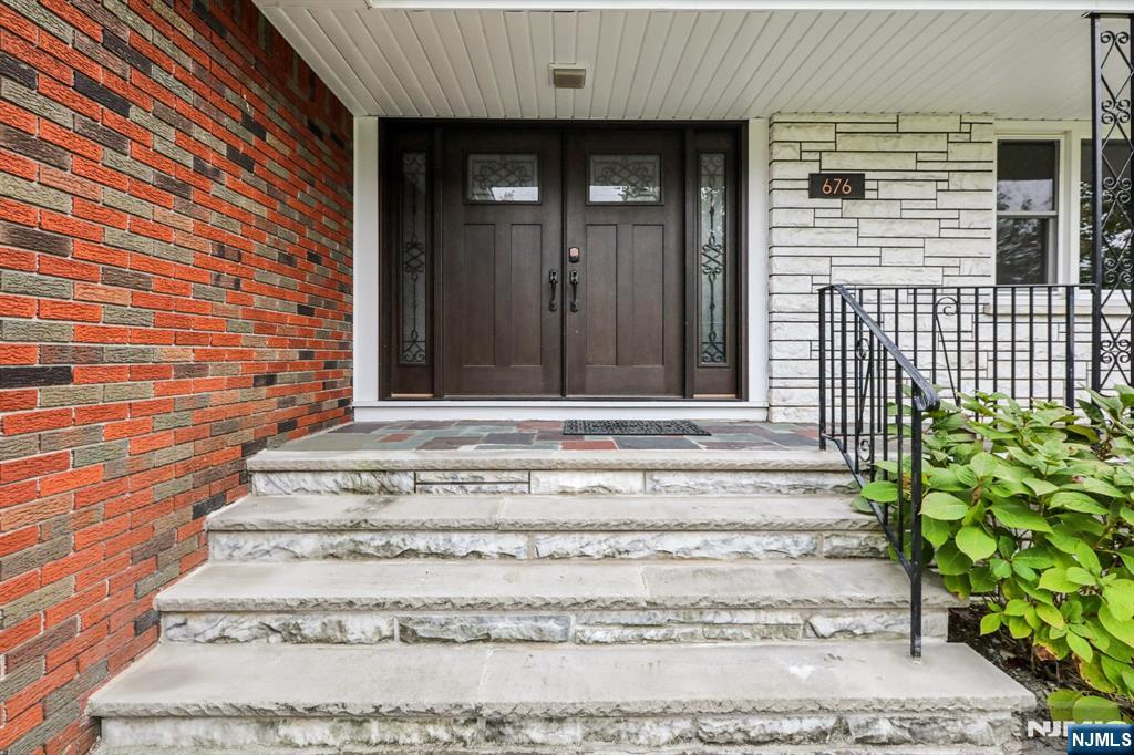 676 Kingsbridge Lane