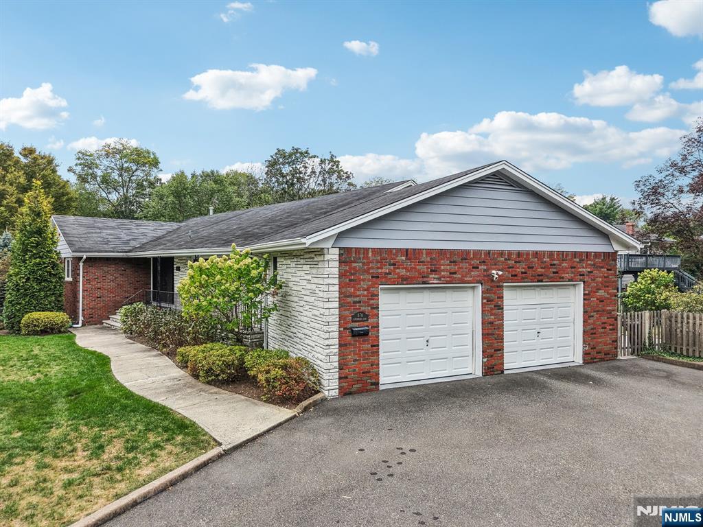 676 Kingsbridge Lane