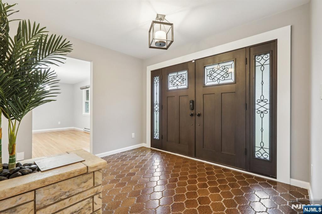 676 Kingsbridge Lane