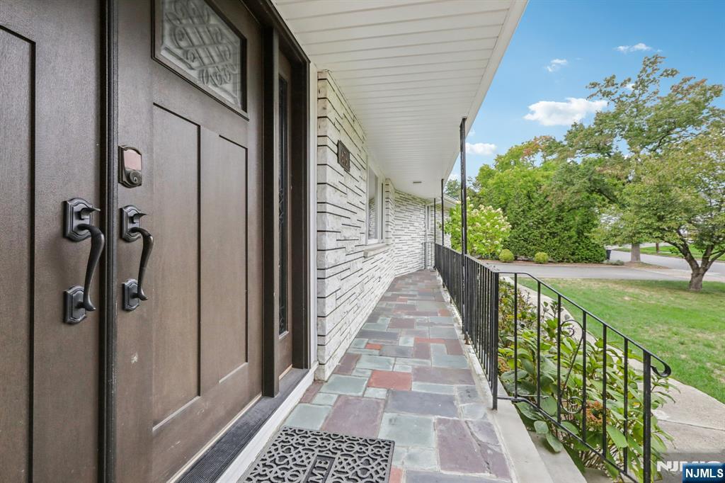 676 Kingsbridge Lane