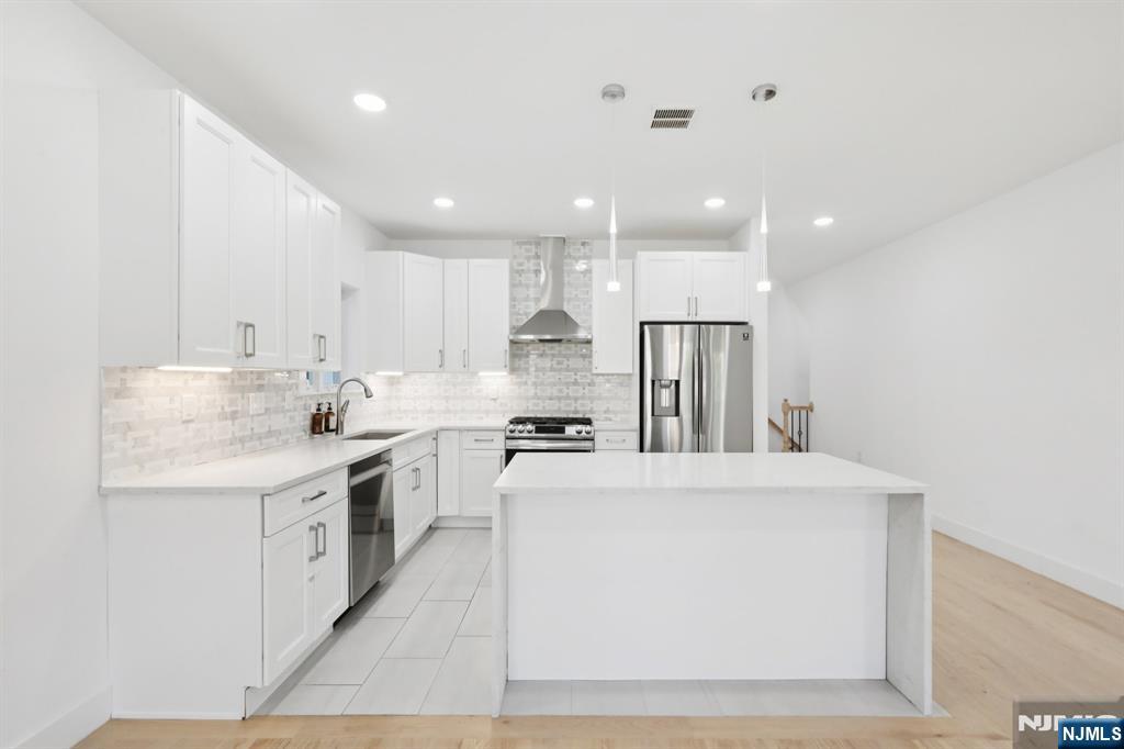 131 Zabriskie Street 1