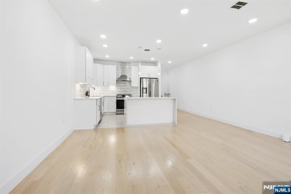 131 Zabriskie Street 1