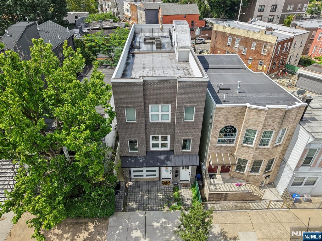 131 Zabriskie Street 1