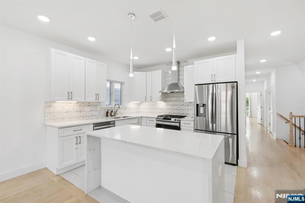 131 Zabriskie Street 1