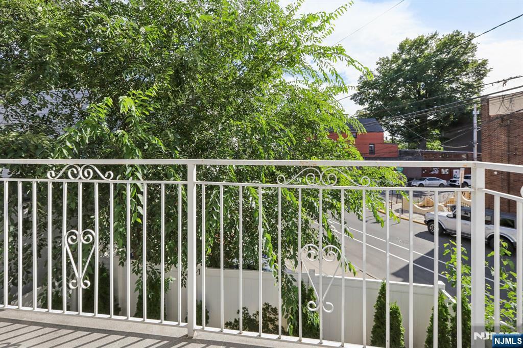 131 Zabriskie Street 1