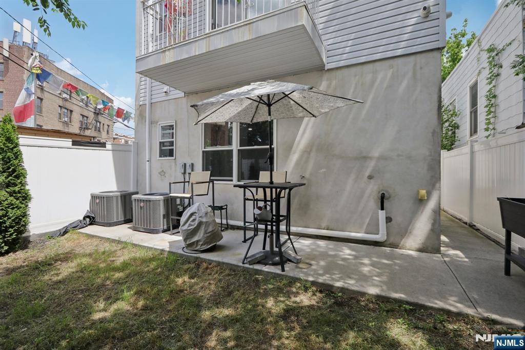 131 Zabriskie Street 1