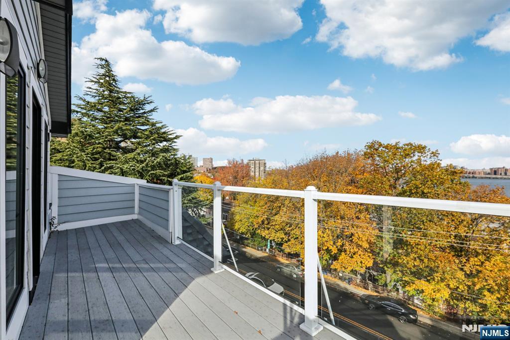 26 Hudson Terrace