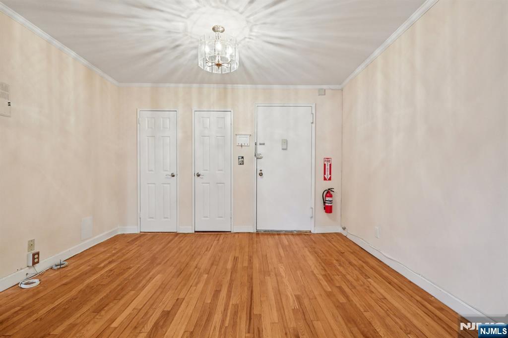 2160 Center Avenue 5N