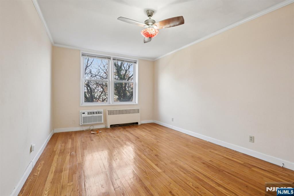 2160 Center Avenue 5N