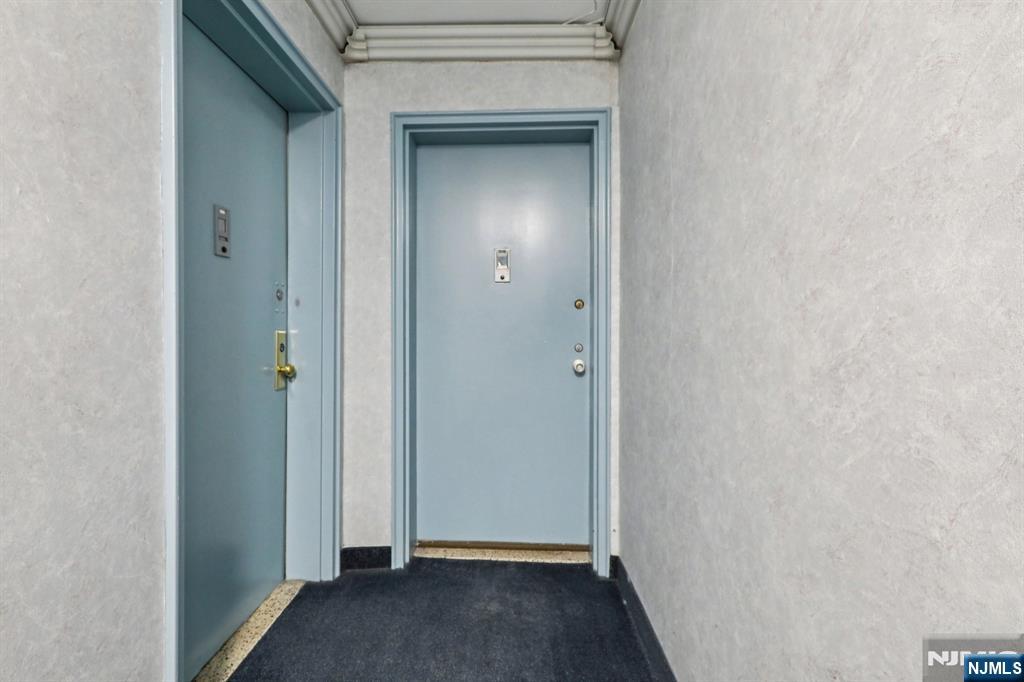 2160 Center Avenue 5N