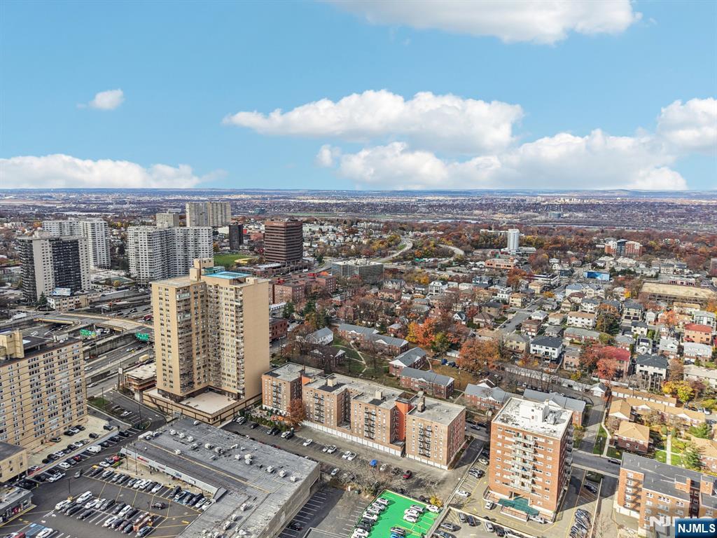 2160 Center Avenue 5N