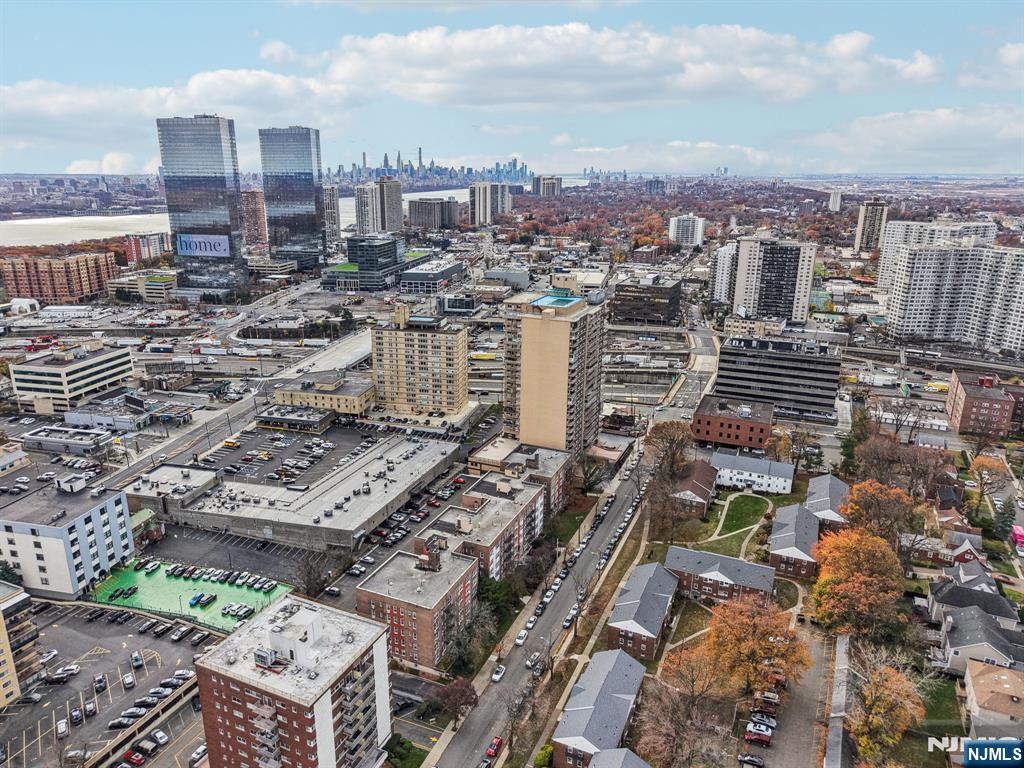 2160 Center Avenue 5N