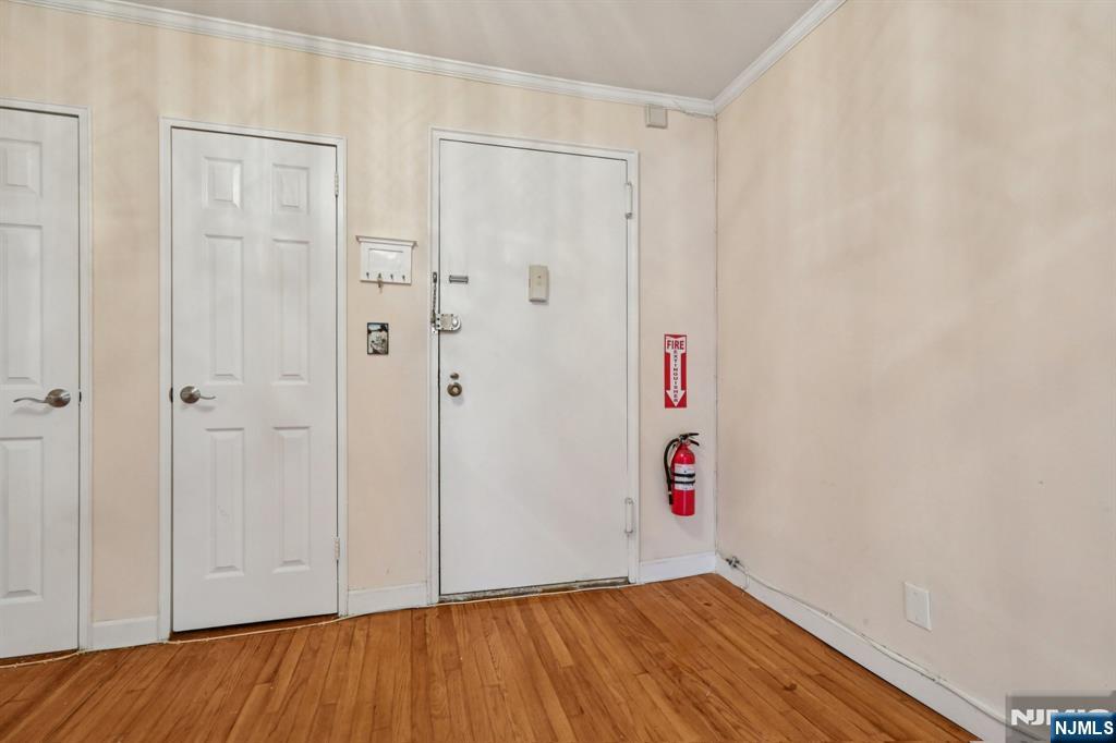 2160 Center Avenue 5N